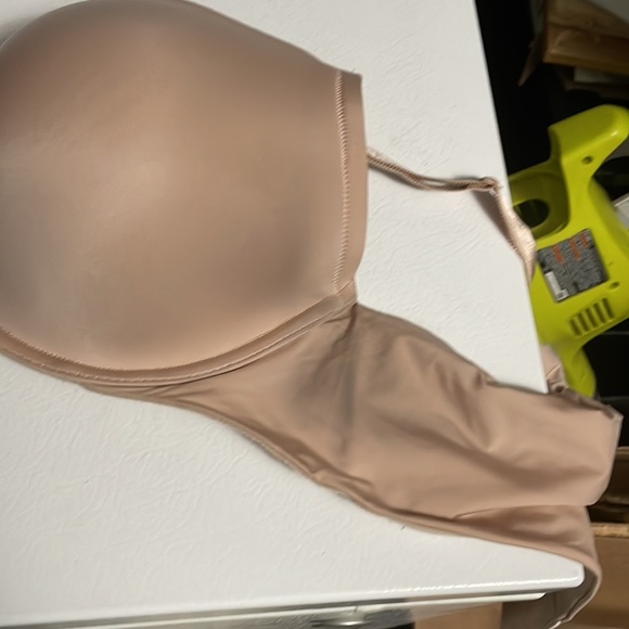 Gently used Torrid plunge bra worn maybe 5 times. Back smoother - Picture 3 of 4